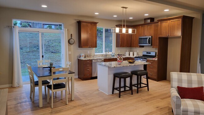 Kitchen - 161 E Allynview Dr