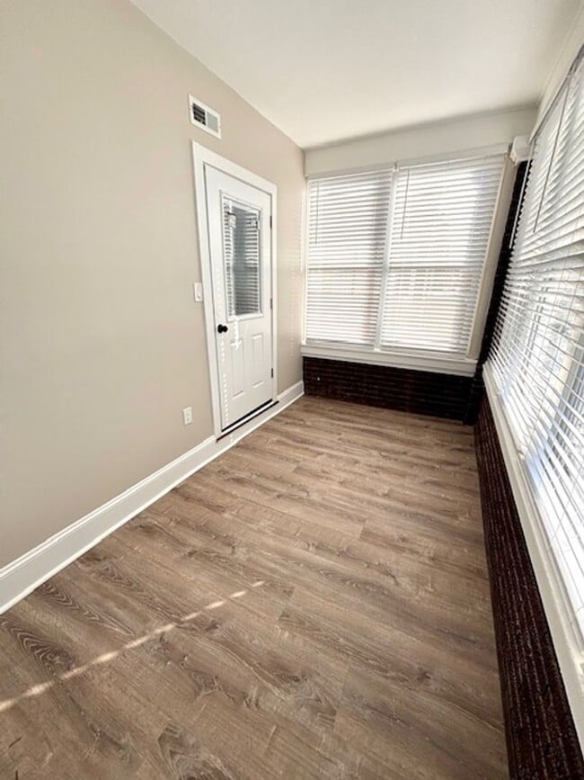 Building Photo - 3853 W Palmer St