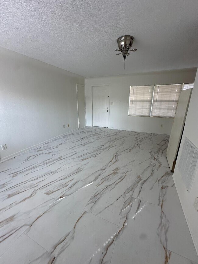 Foto del edificio - 1701 16th St N