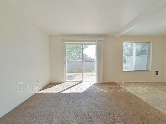 Building Photo - 2617 SW Pickford St