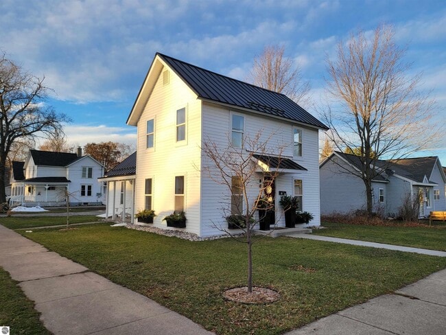 Building Photo - 501 Ogemaw St