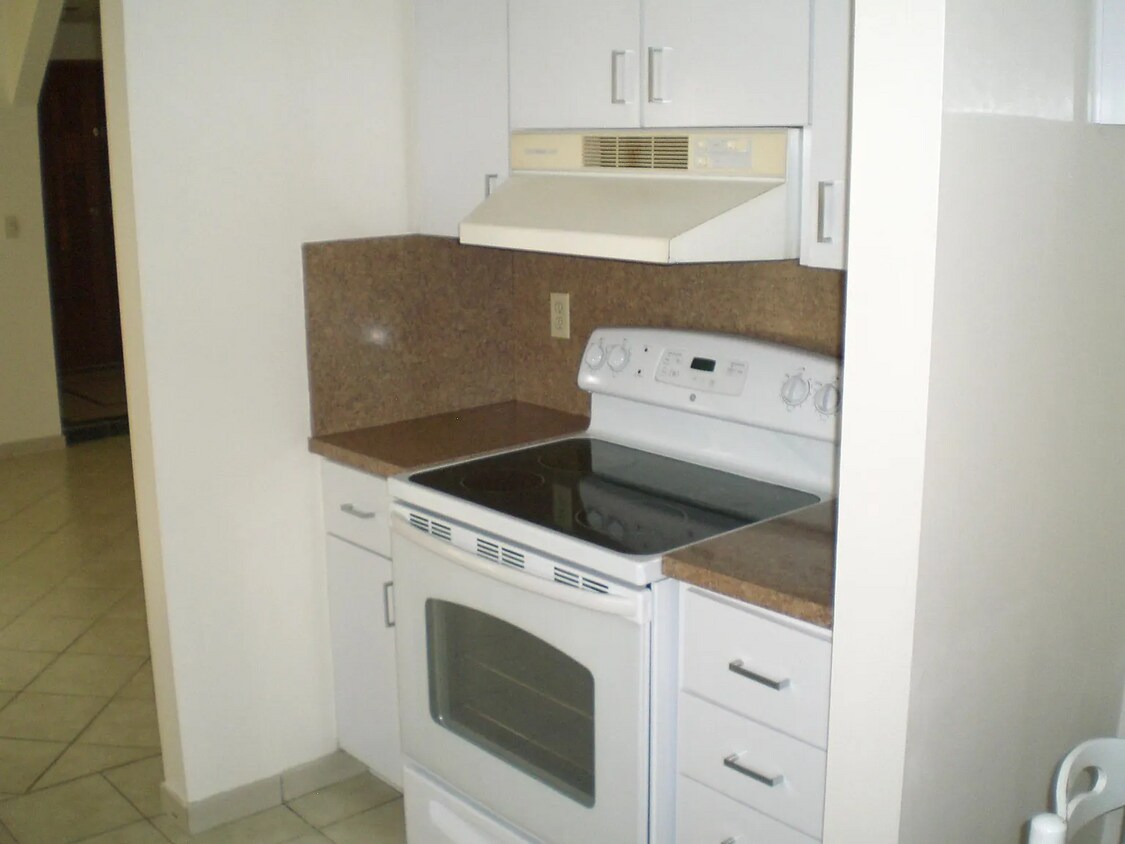 Primary Photo - 14421 SW 114th St