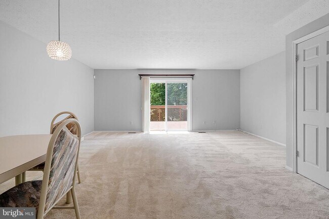 Building Photo - 7 Powhurst Ct