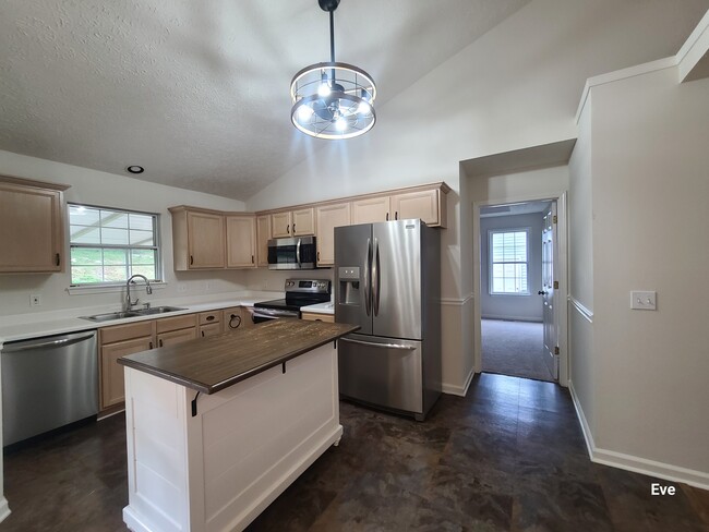 Foto del edificio - 2733 Airwood Dr