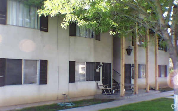 Primary Photo - 896 W G St