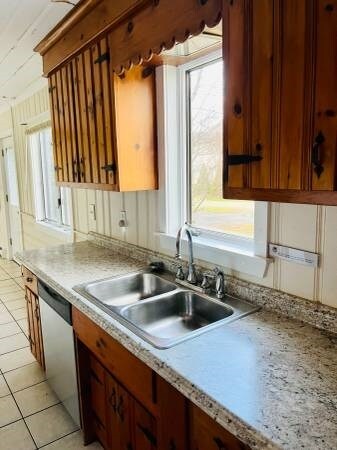 KITCHEN - 29 Lakeshore Dr