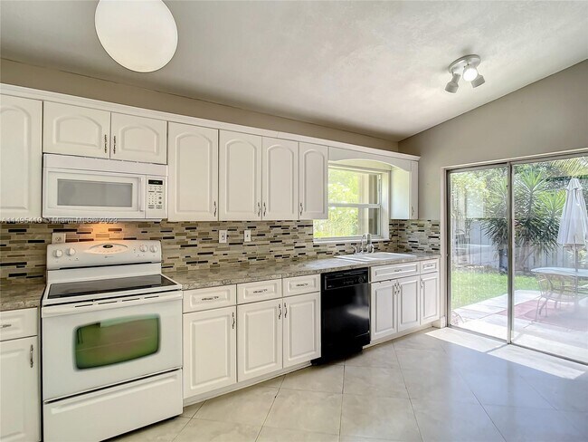 Building Photo - 13945 Langley Pl