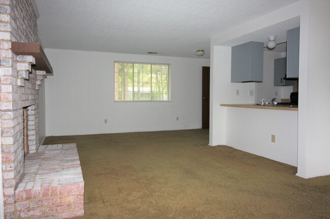 Foto del edificio - 8200 Mahogany Dr