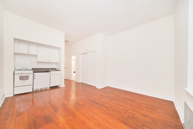 Building Photo - Large Studio in the heart of Hells Kitchen