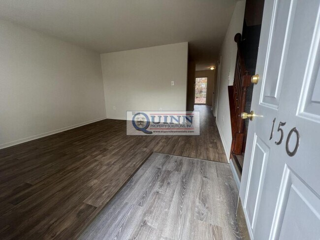 Foto del edificio - 150 E Village Rd