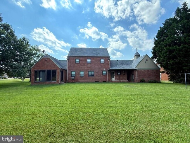 Building Photo - 112 St Marys Ave