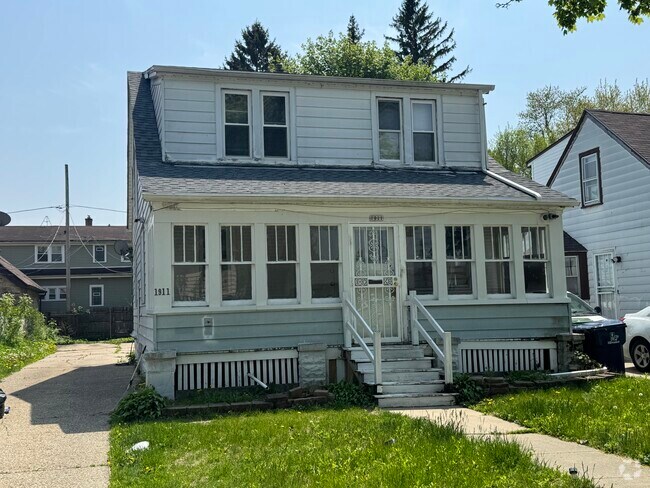 Building Photo - 1911 W Fairmount Ave