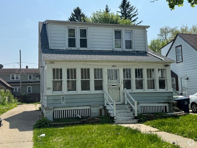Building Photo - 1911 W Fairmount Ave