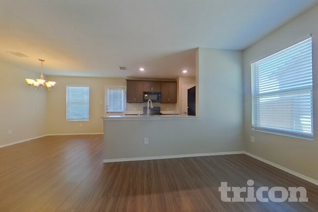 Building Photo - 405 Falling Star Dr