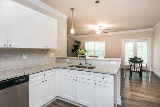 Foto del edificio - 15 Madaline Ln