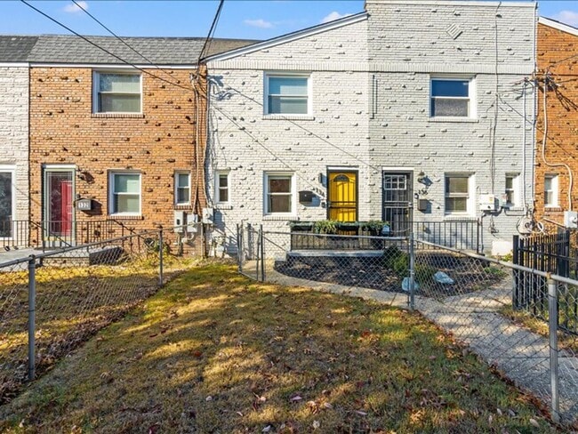 Distinctive Two Bedroom Beauty in Deanwood - Distinctive Two Bedroom Beauty in Deanwood House