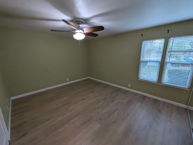 Building Photo - Pleasant Hill 1/1 Condo Available Now!