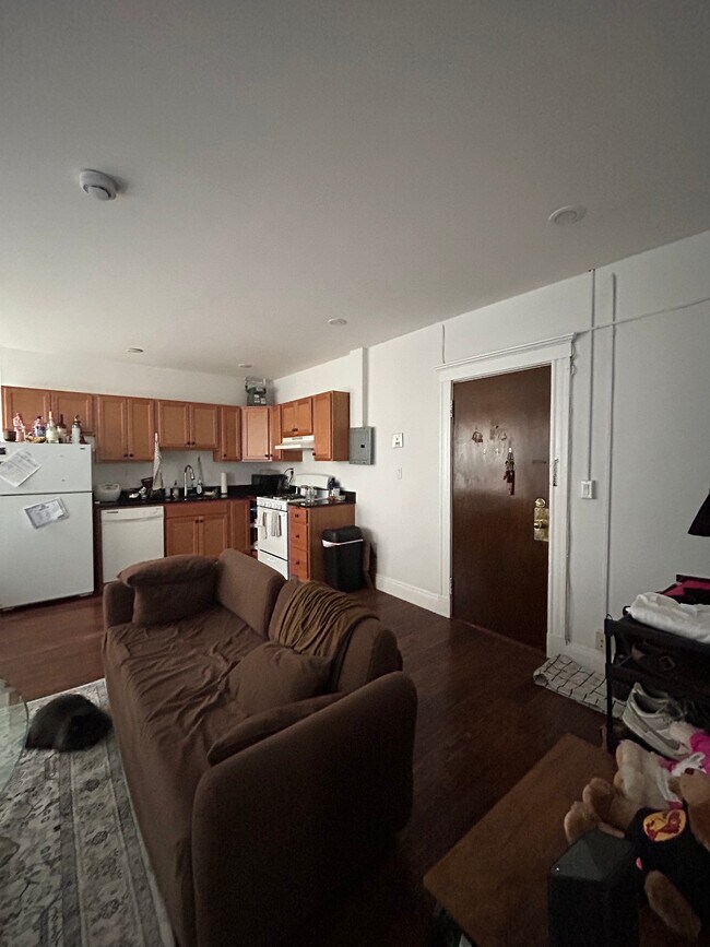 Foto del edificio - 90 Brainerd Rd