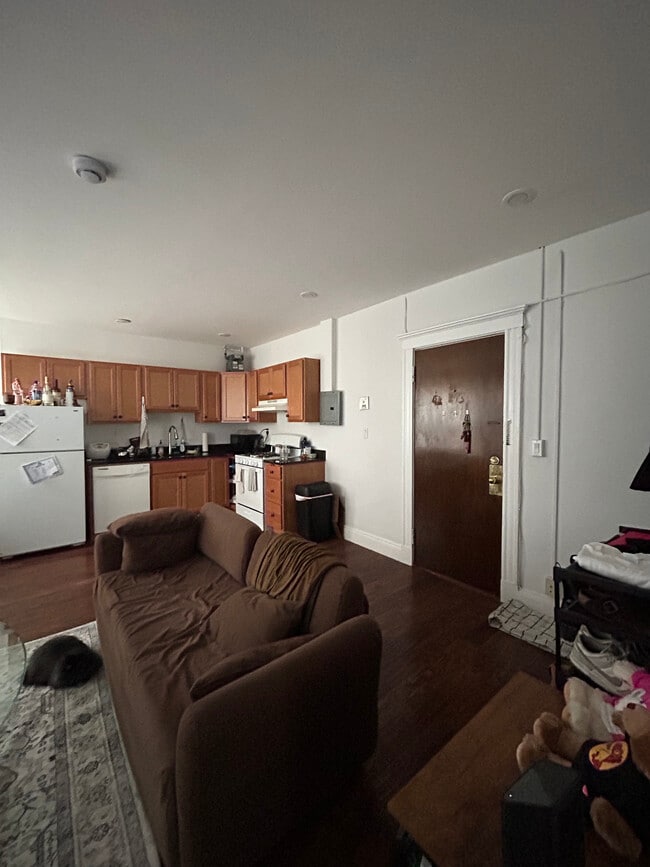 Building Photo - 90 Brainerd Rd