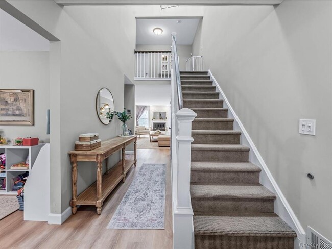 Building Photo - 54 Hidden Ridge Dr