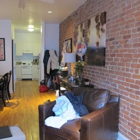 Primary Photo - 98 Prince St