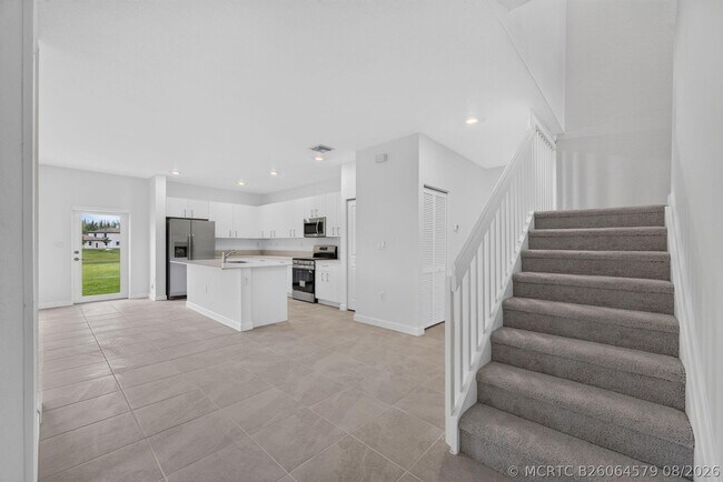 Building Photo - 2444 SE 29th Dr