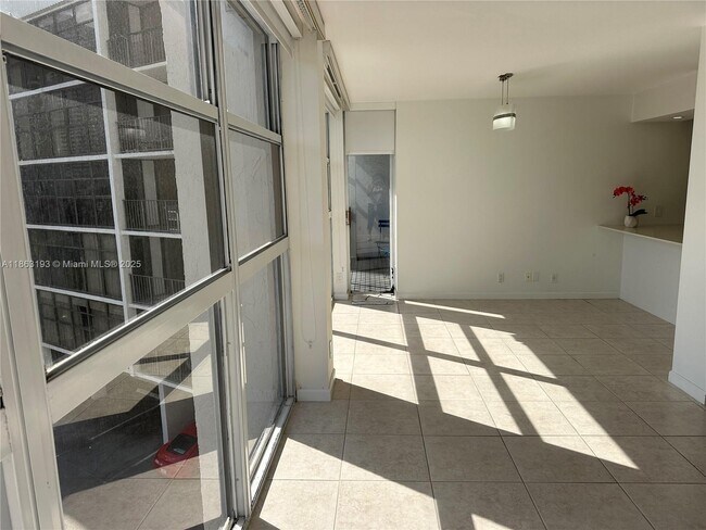 Foto del edificio - 400 Leslie Dr