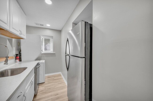 Building Photo - 1132 W 41ST TERRACE