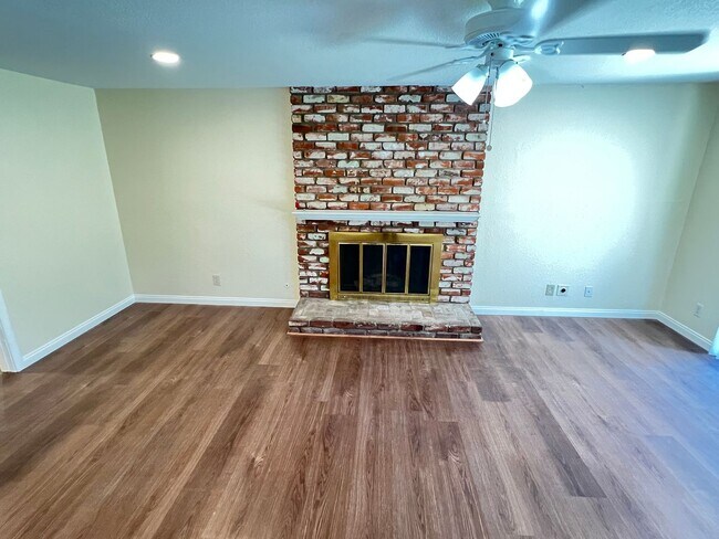 Foto del edificio - Adorable and Recently Upgraded 4 Bedroom P...