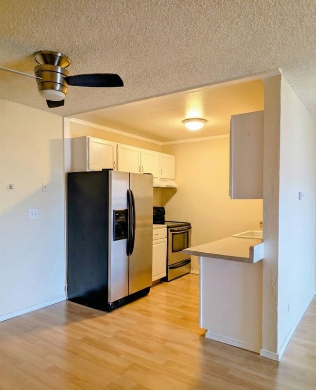 Building Photo - Golden