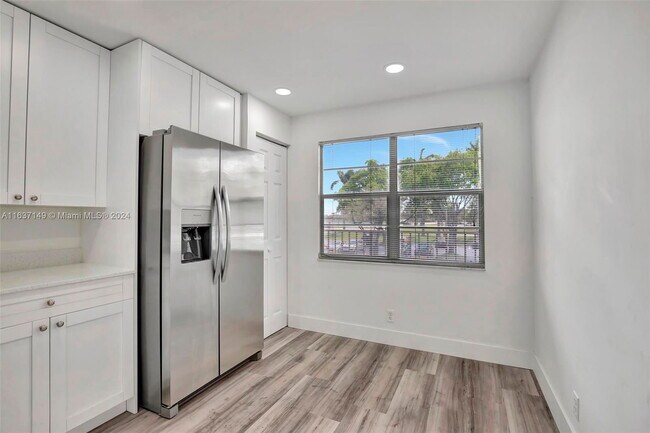 Building Photo - 901 SW 128th Terrace