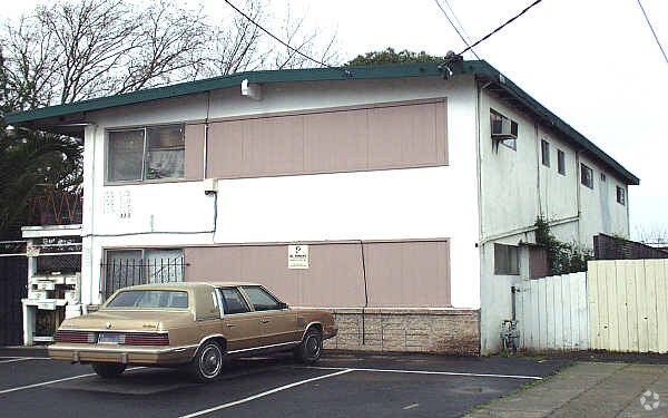 Foto del edificio - 106-118 Ifland Way