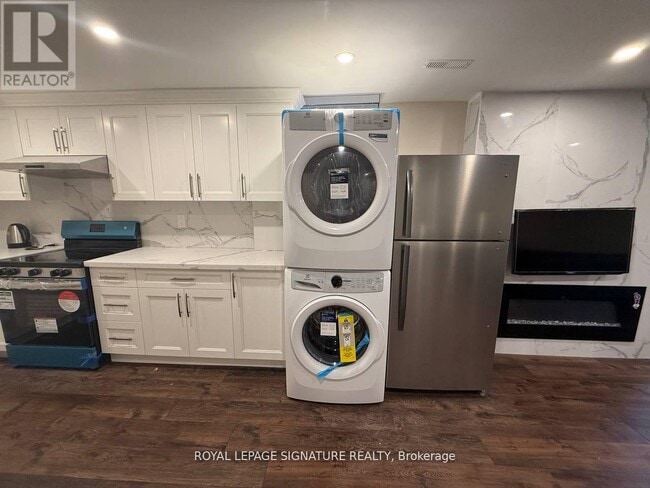 Building Photo - 3940 Promontory Crescent