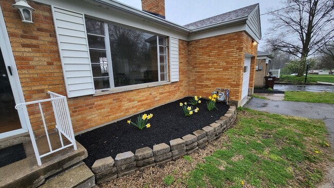 Front gardens - 8446 Clough Pike