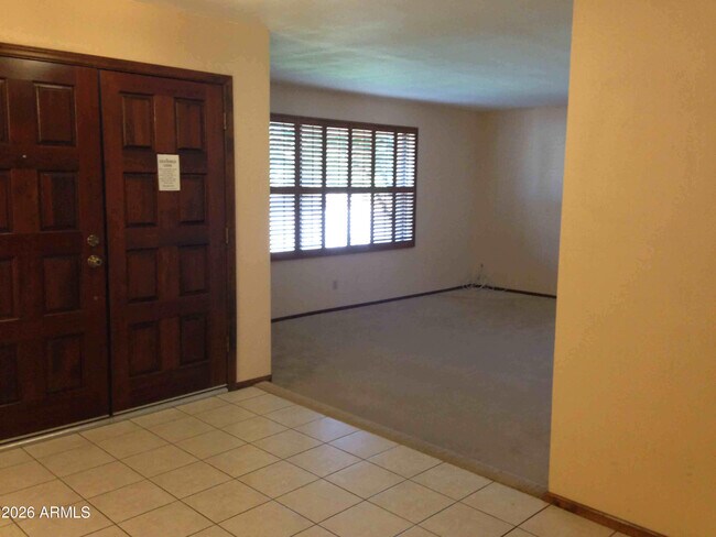 Foto del edificio - 701 W Summit Pl