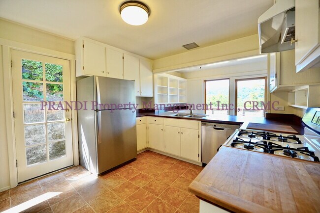 Foto del edificio - Central San Rafael Home with Awesome Mt. T...
