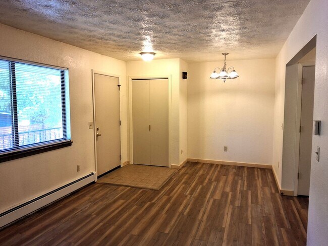 Foto del edificio - 2104 Roosevelt Dr