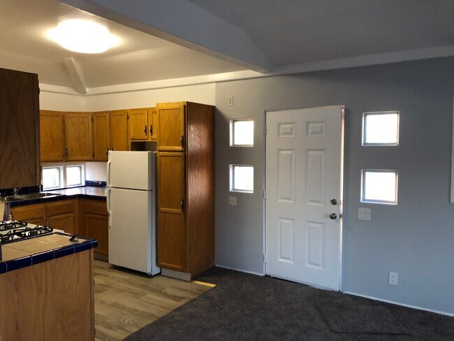 Las ventanas de todo - 7870 Flight Ave