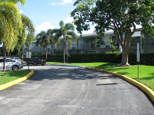 Foto del edificio - 750 NE 195th St