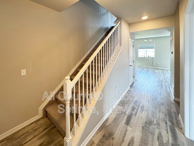 Building Photo - 5975 Mumford Dr.