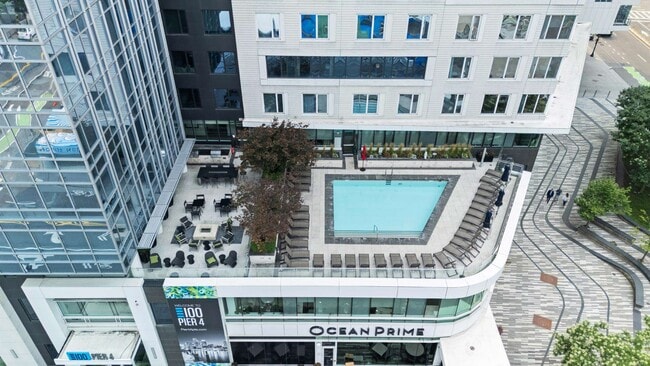 Building Photo - 100 Pier 4