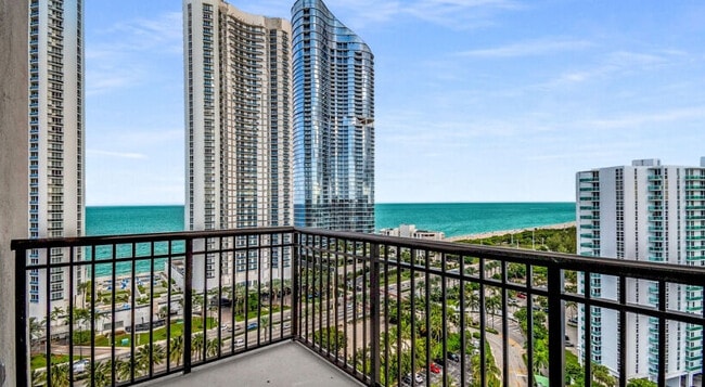 Building Photo - Marina del Viento