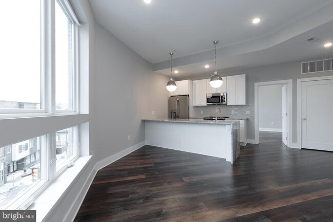 Building Photo - 1555 Ridge Ave