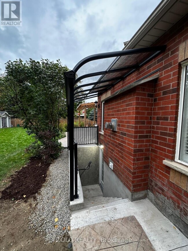 Building Photo - 7327 Glamorgan Way