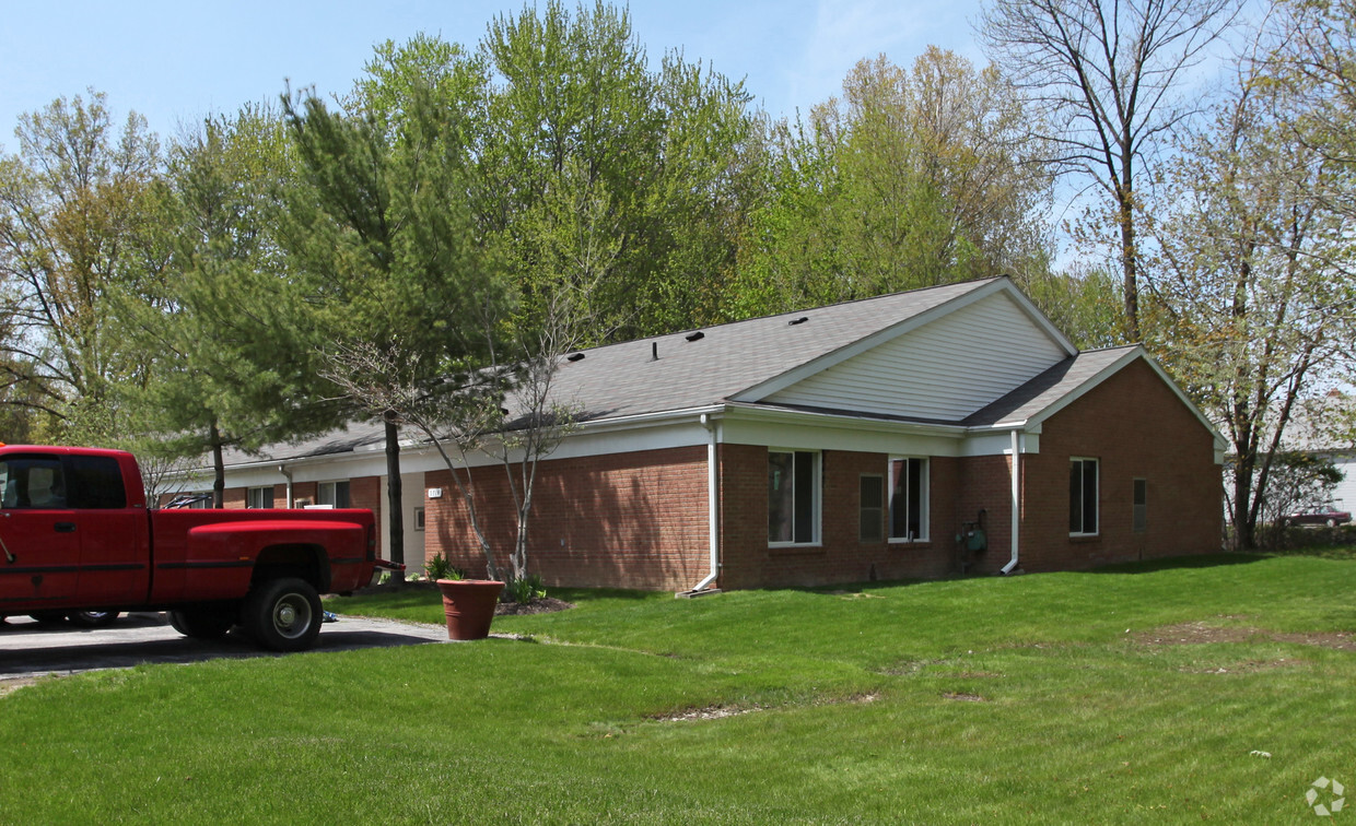 Building Photo - Lake Vistas Apartments