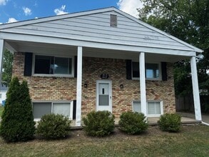 Building Photo - 3115 Holiday Dr