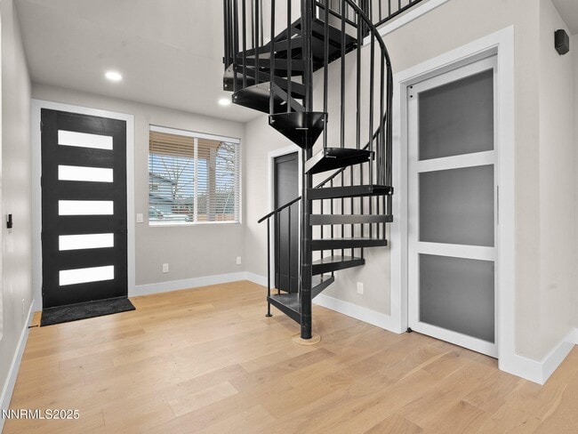 Foto del edificio - 1844 H St