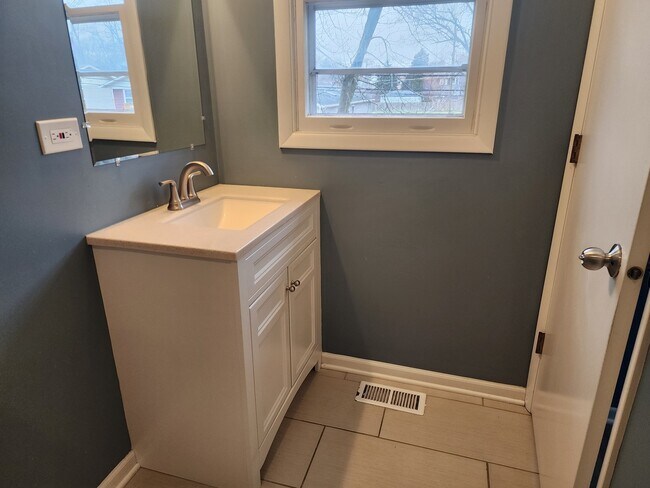 Foto del edificio - 1325 N Glenview Ct