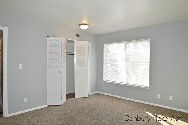 Habitación principal - Danbury Place Apartments