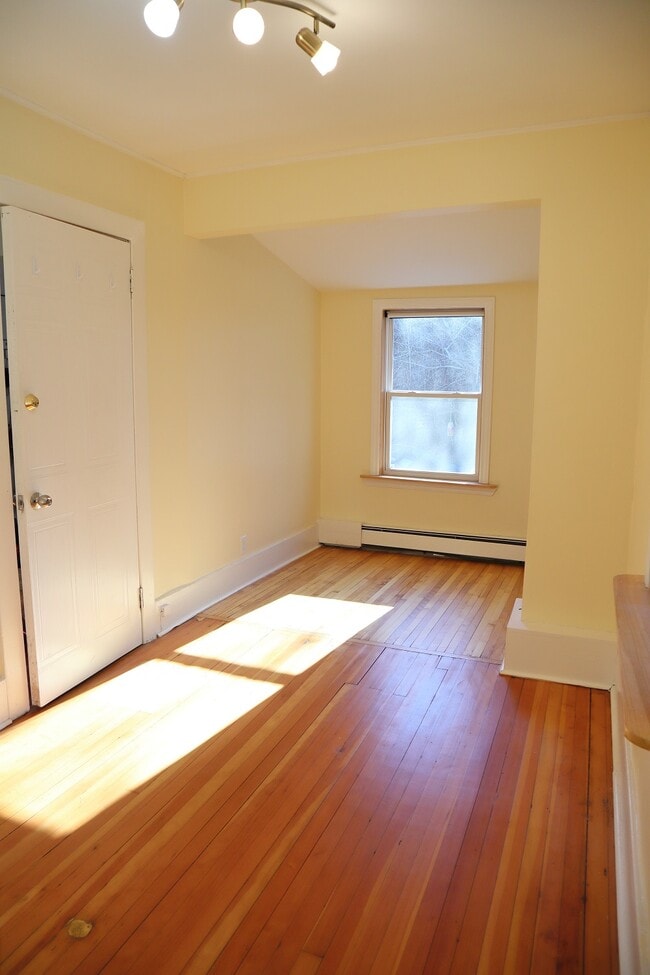 Building Photo - 17 Knollwood Ln